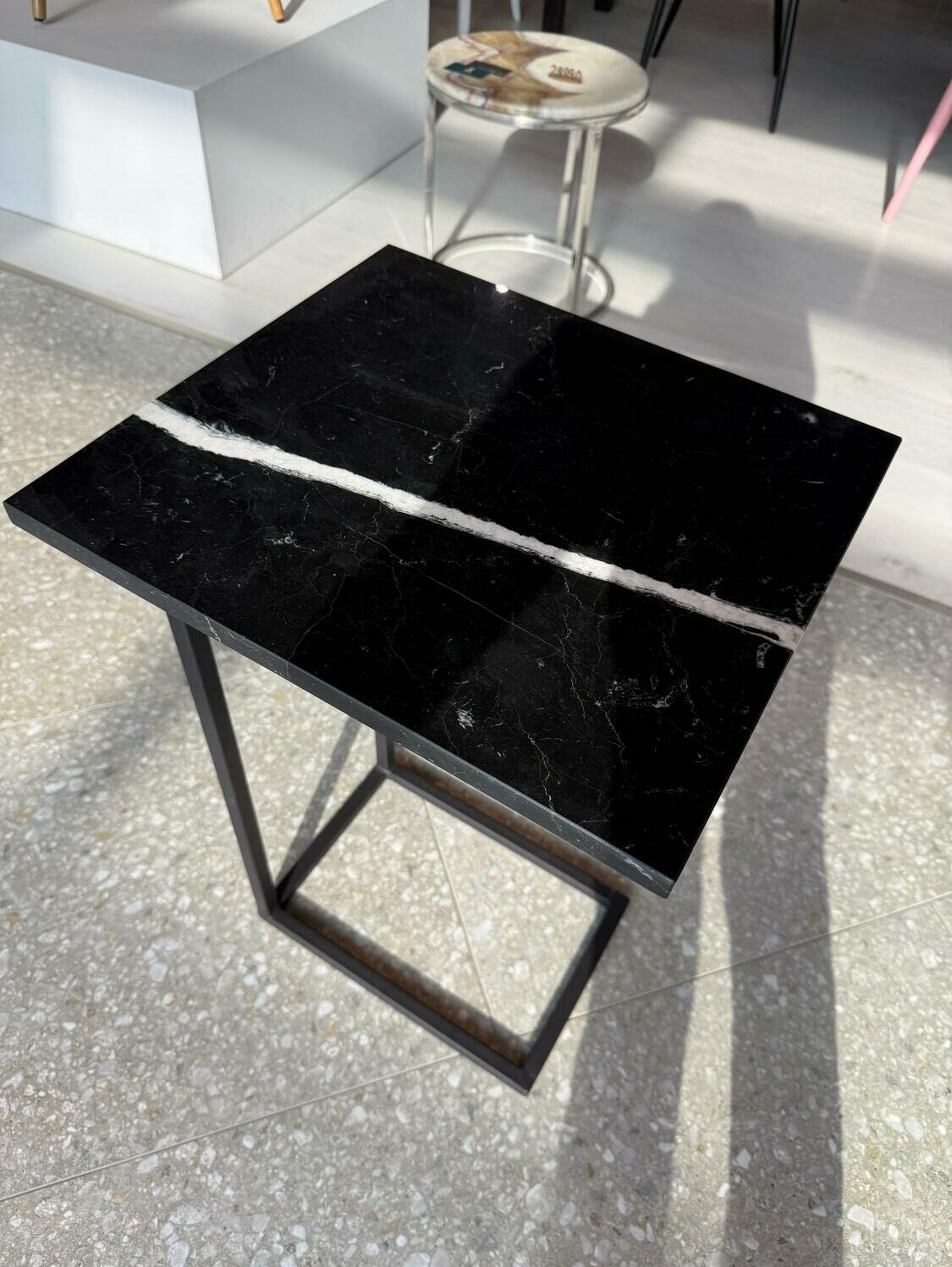 Придиванный стол