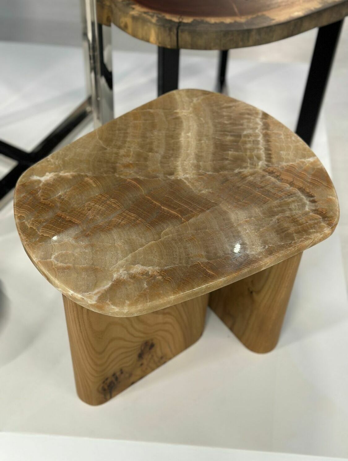 Журннальный стол из оникса&nbsp;