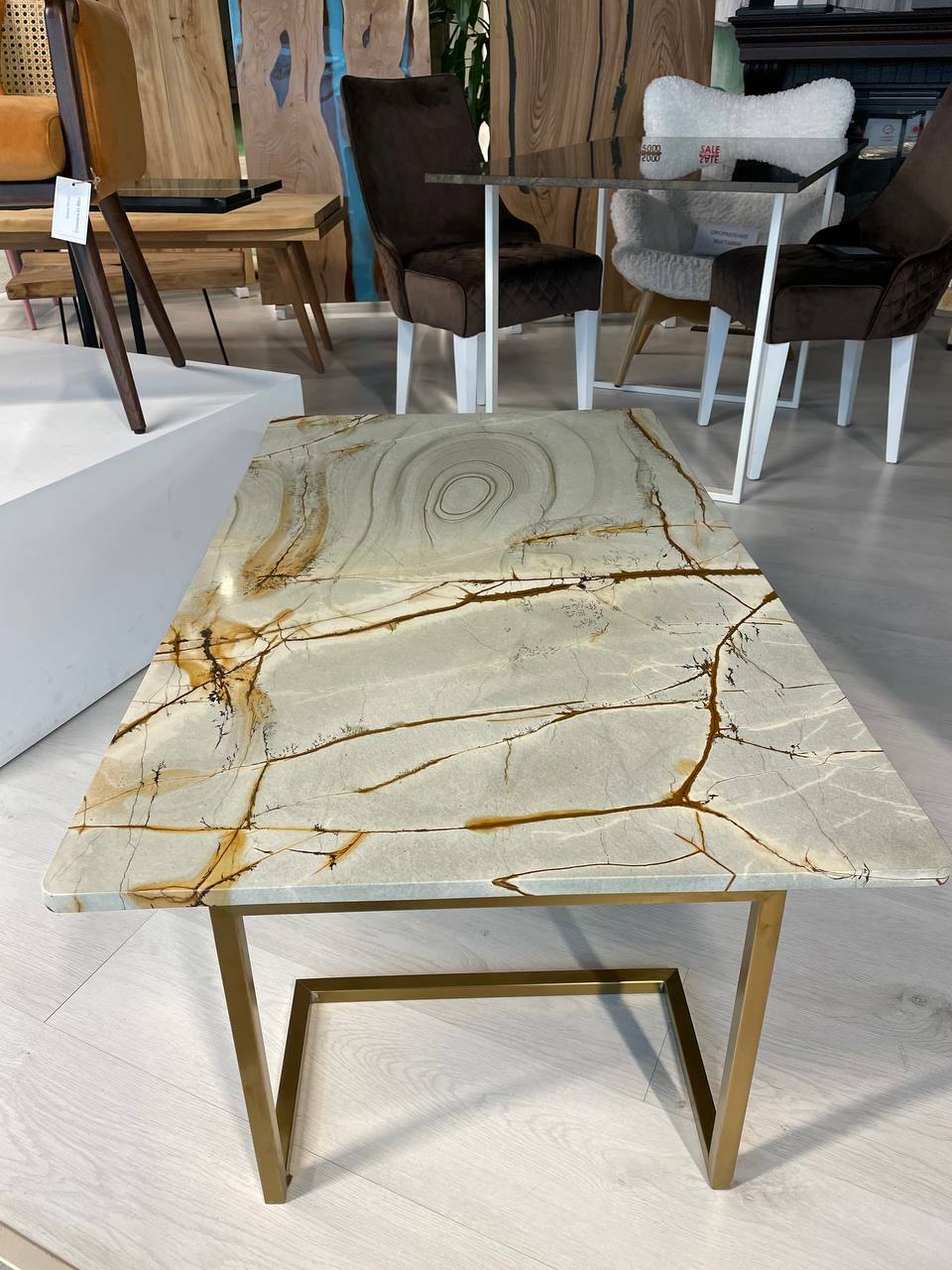 Журнальный стол из кварцита blue roma&nbsp;