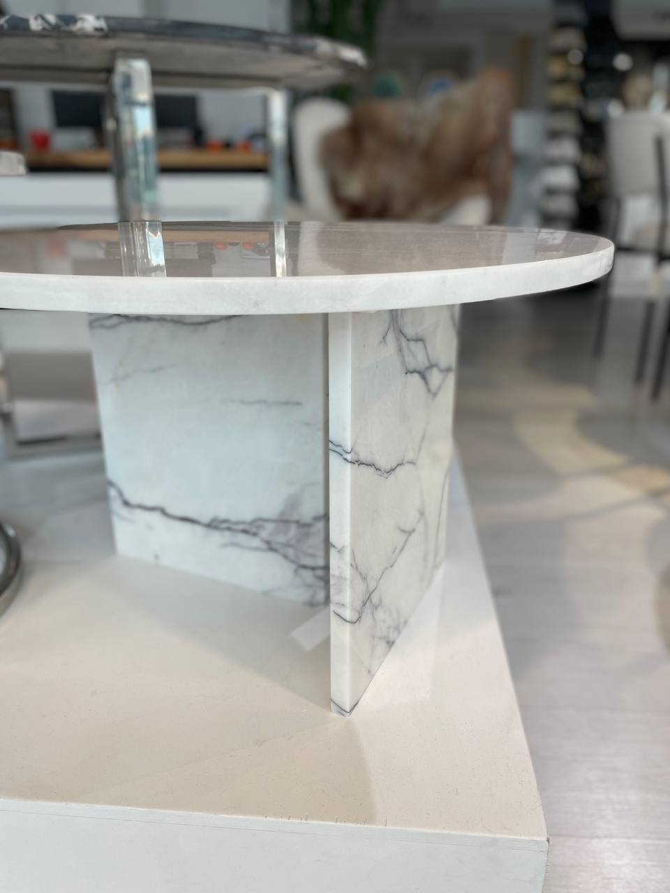 Журнальный стол из мрамора