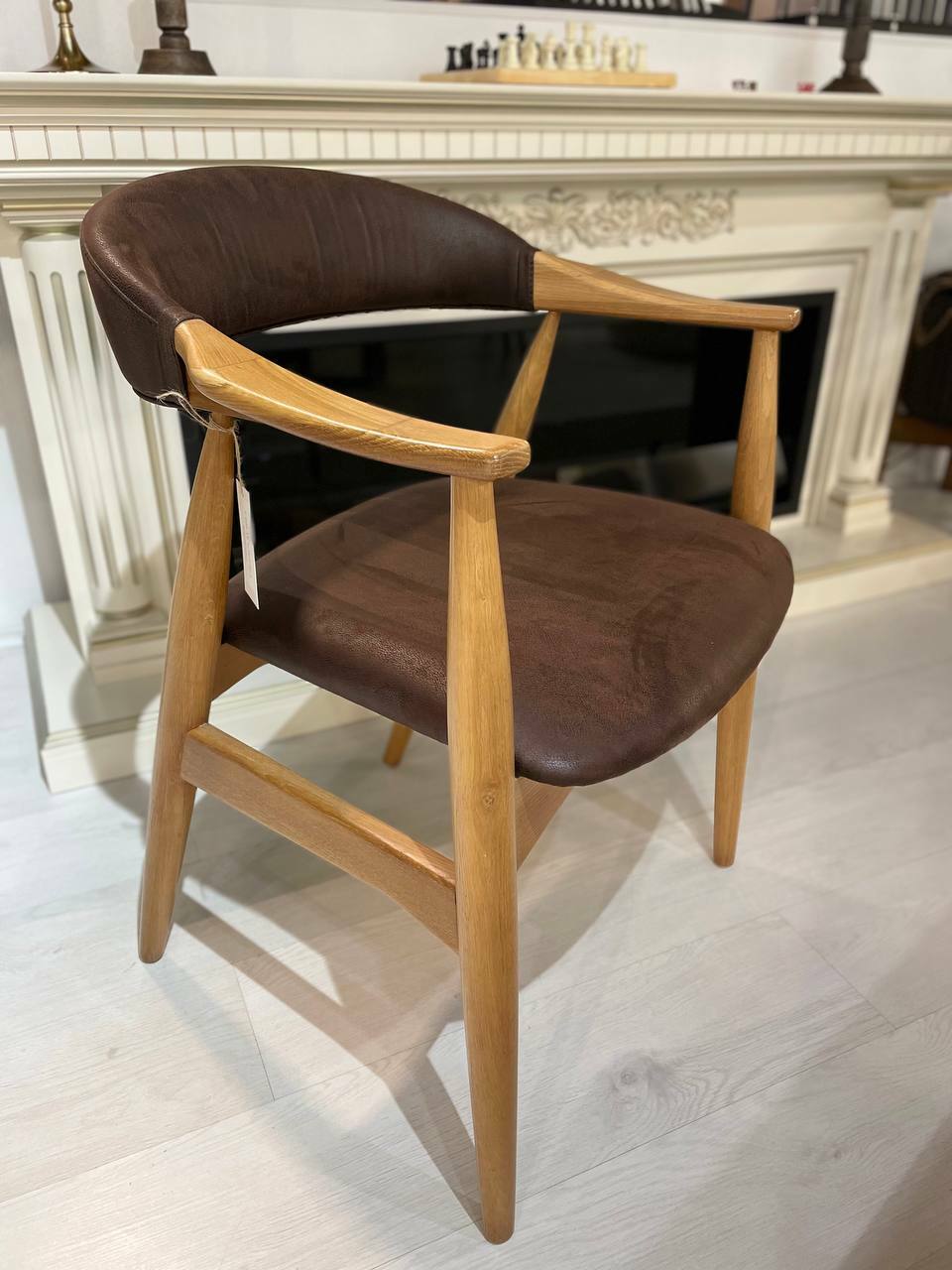 Стул-кресло обеденный