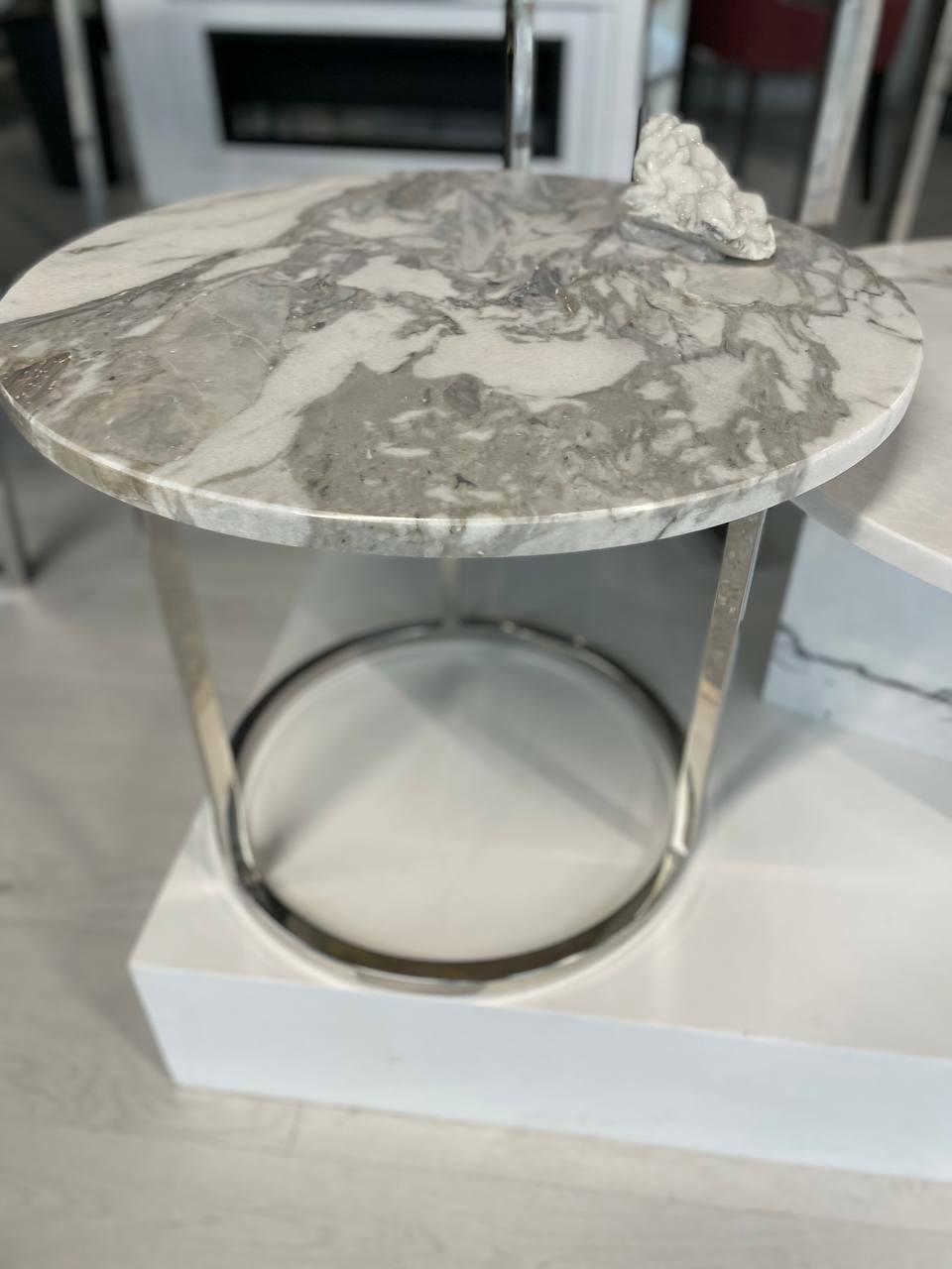 Журнальный стол из мрамора